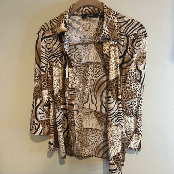 Essentials by Milano Button up blouse - Picture 3 of 7